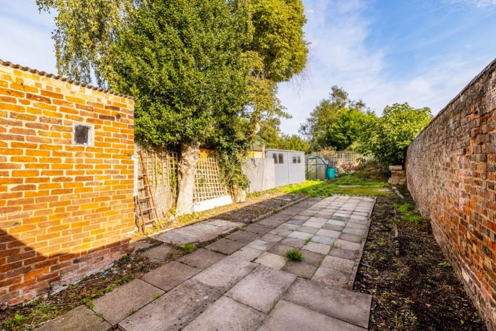 Property photo 3 of 36 85 High Street (Holbeach)-12