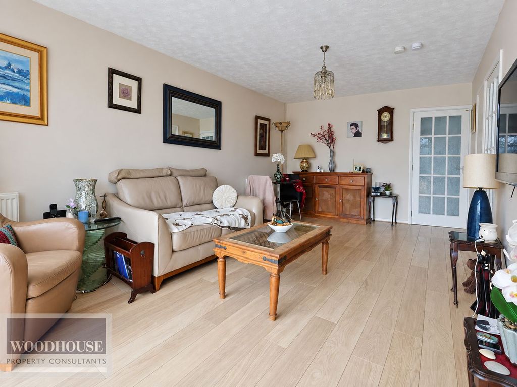 Property photo 2 of 27