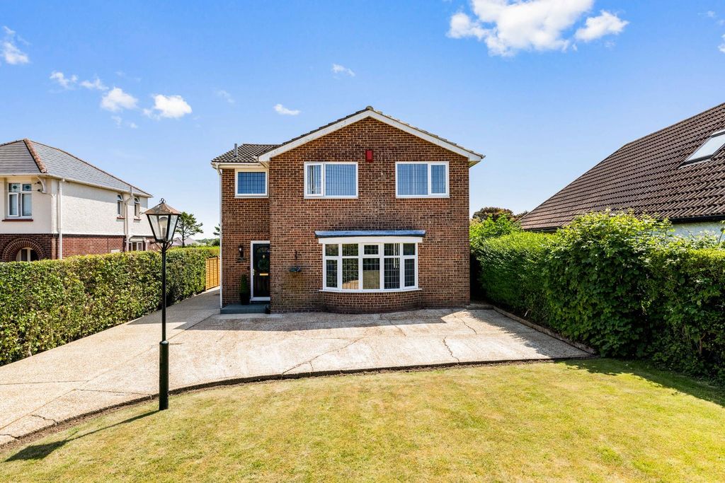 Property photo 2 of 23
