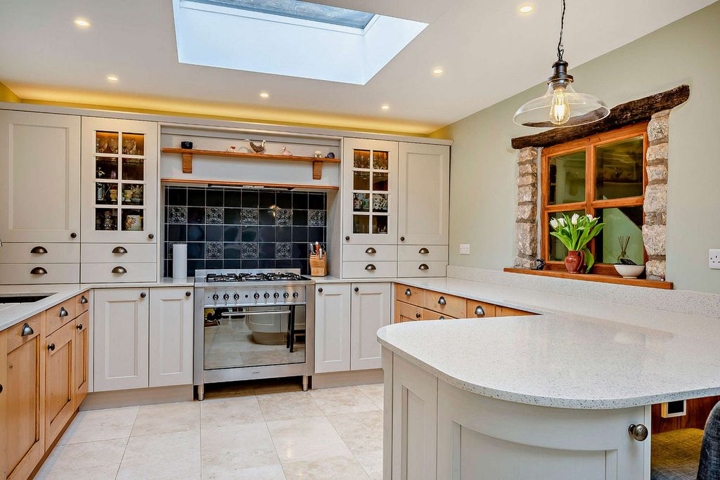 Property photo 2 of 50