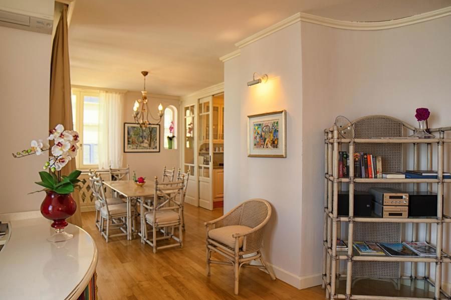 Property photo 2 of 40