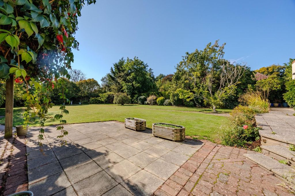 Property photo 3 of 38 Garden