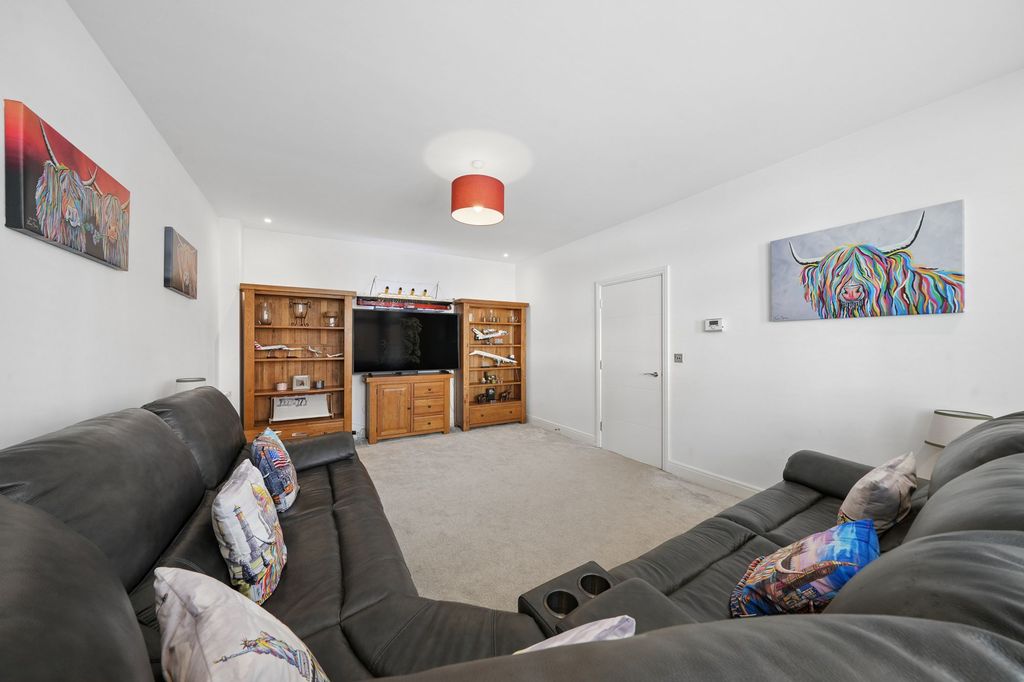 Property photo 3 of 37