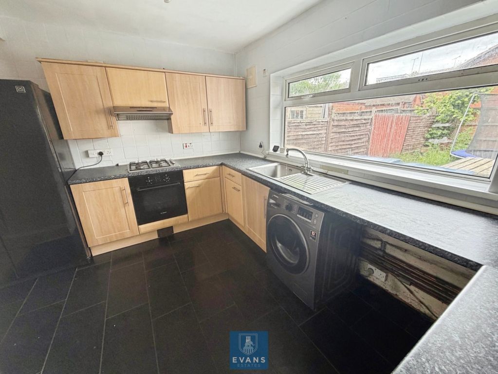 Property photo 3 of 16 Fitted Kitchen