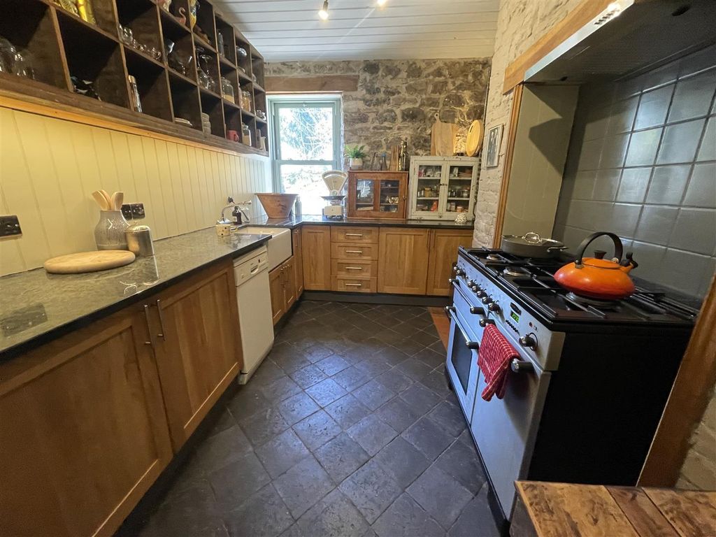 Property photo 3 of 43 Kitchen