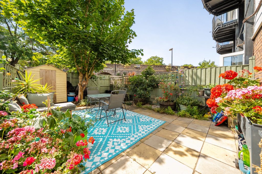 Property photo 2 of 14 3887803