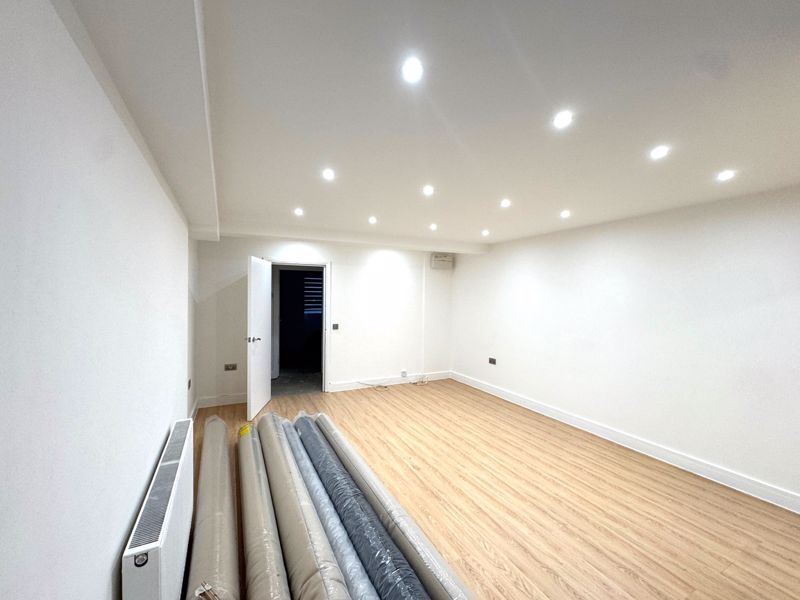 Property photo 3 of 11 Photo 6