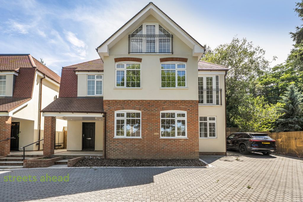 Property photo 2 of 35 Fb1083c6-43Fc-439...