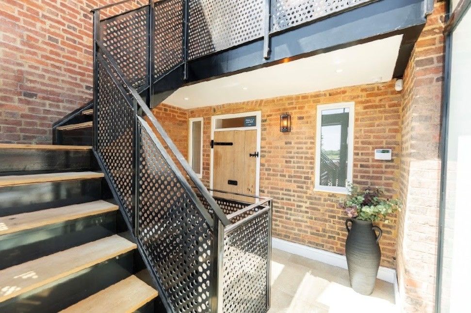 Property photo 2 of 18 Entrance