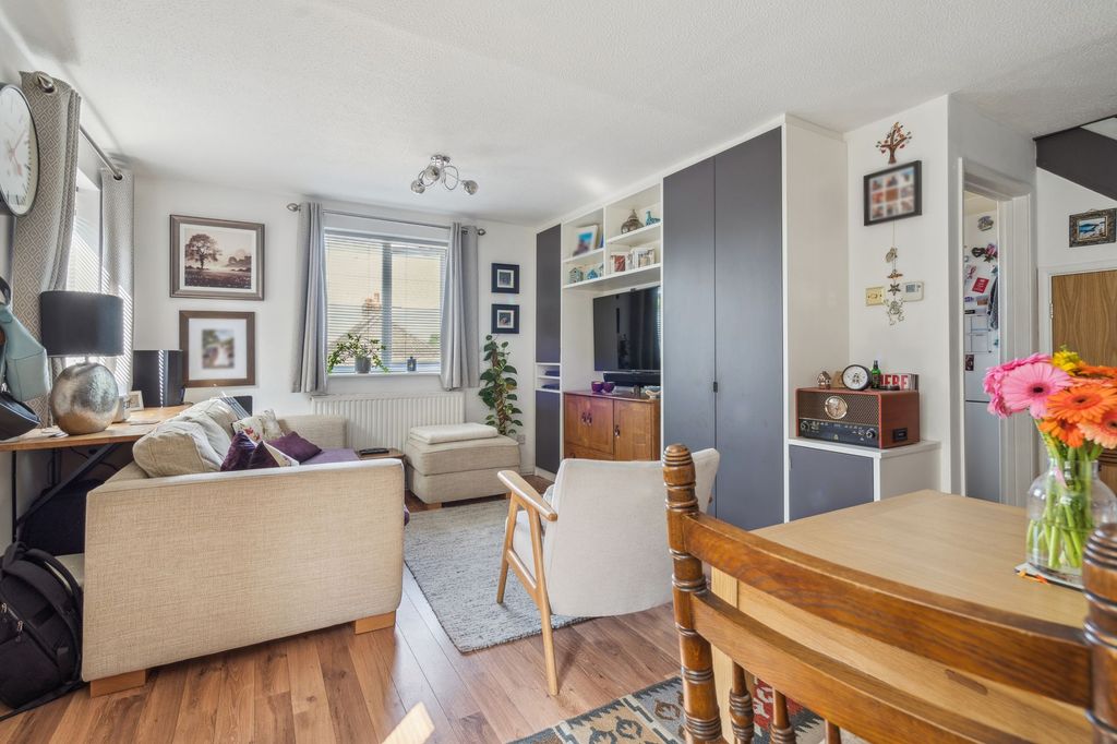 Property photo 2 of 9