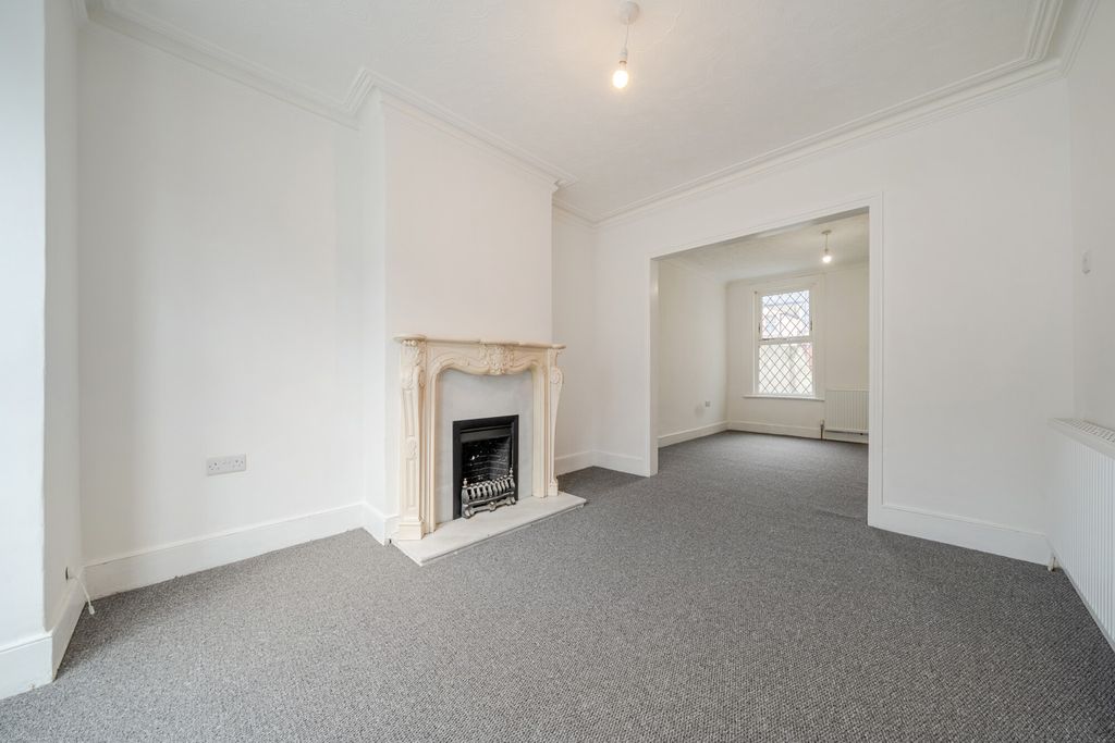 Property photo 3 of 19 1410281-11-698Dca...