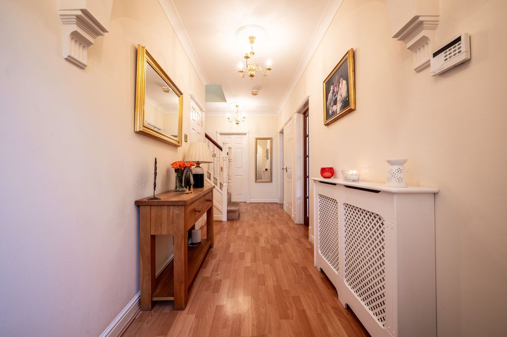 Property photo 2 of 37