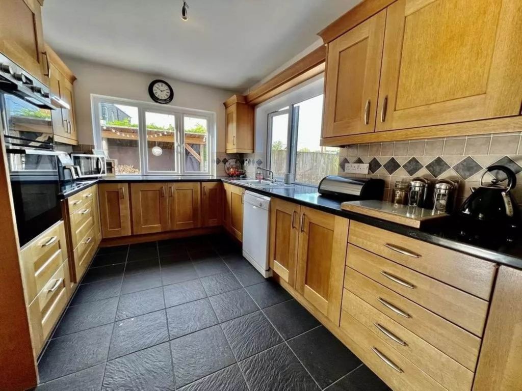 Property photo 2 of 41