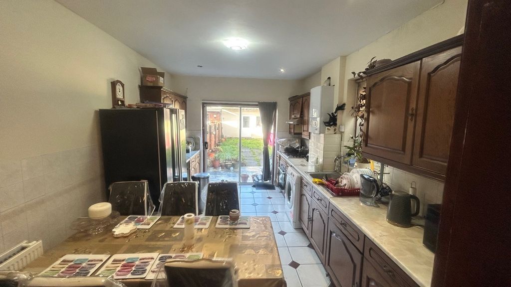 Property photo 3 of 12 20