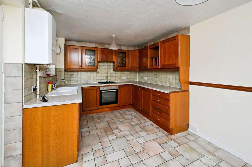 Property photo 3 of 17 Kitchen