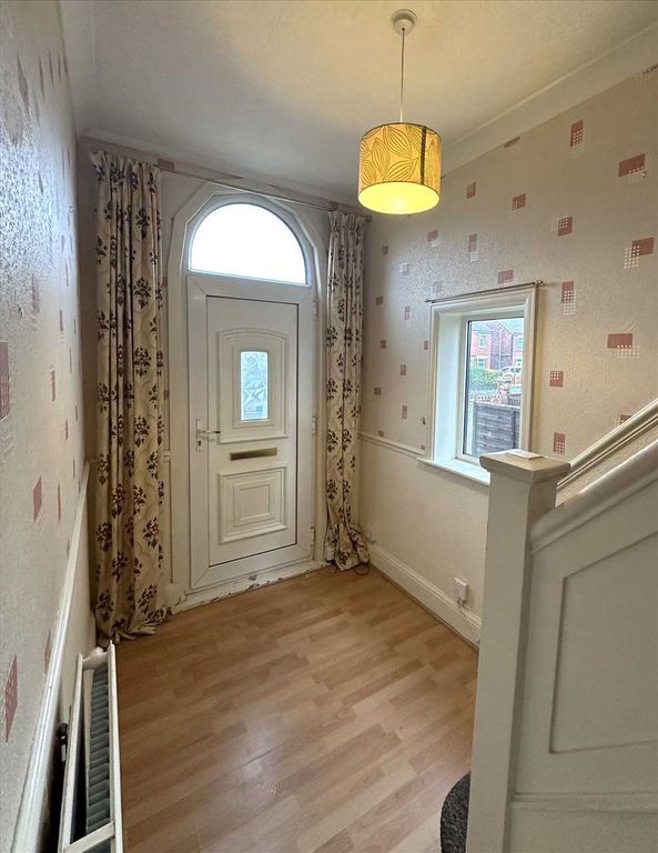 Property photo 2 of 17 Ground Floor