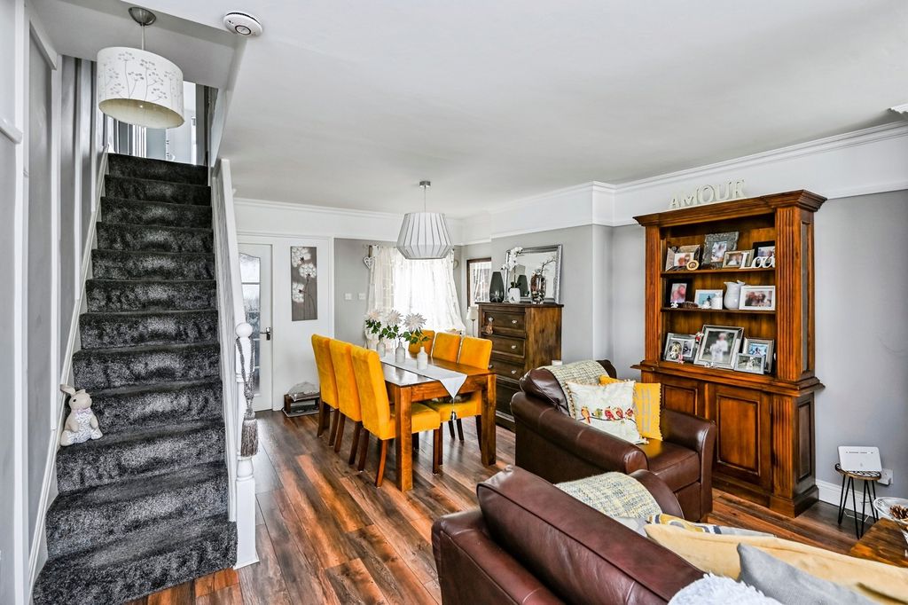 Property photo 2 of 16 Pbox-Img.Jpg