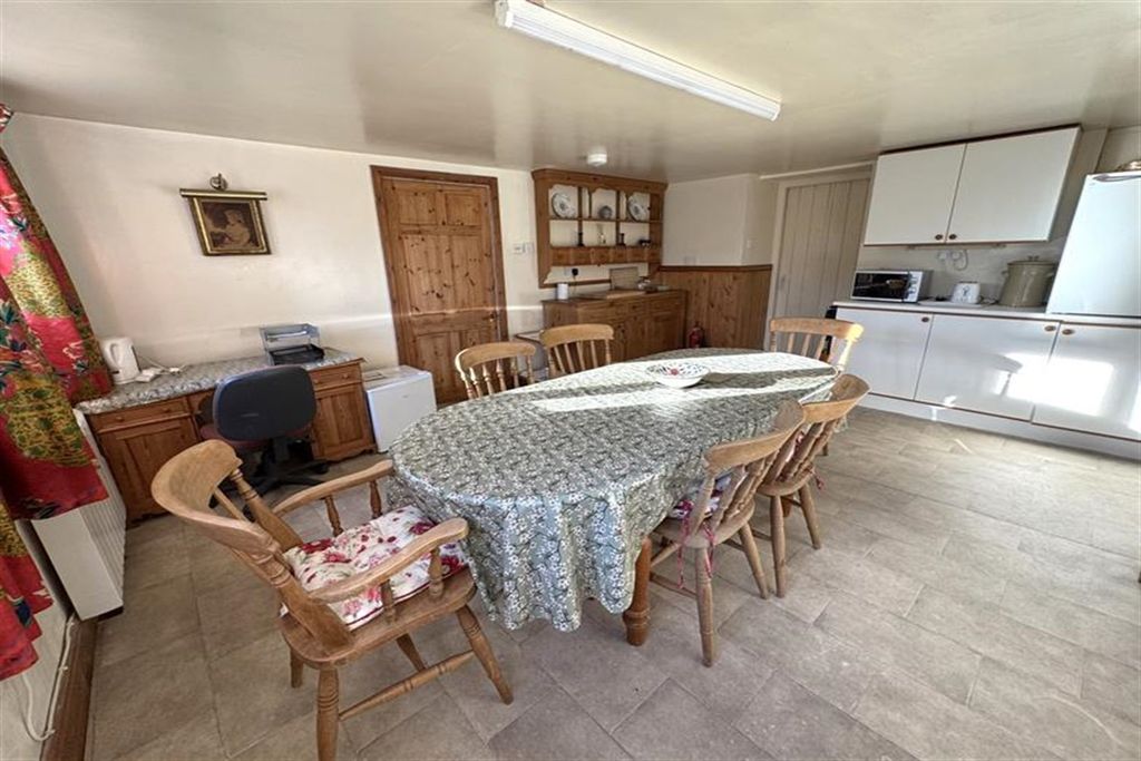 Property photo 3 of 16 (Main)