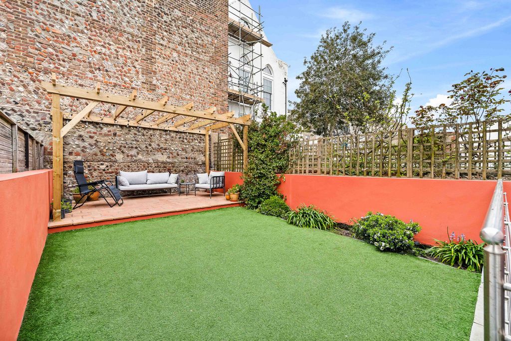 Property photo 3 of 16