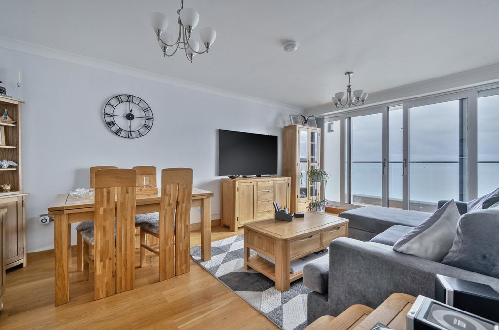 Property photo 2 of 23 1397035-10-698F2E...