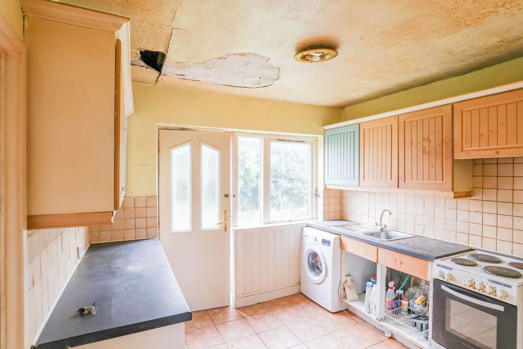 Property photo 3 of 12 Kitchen