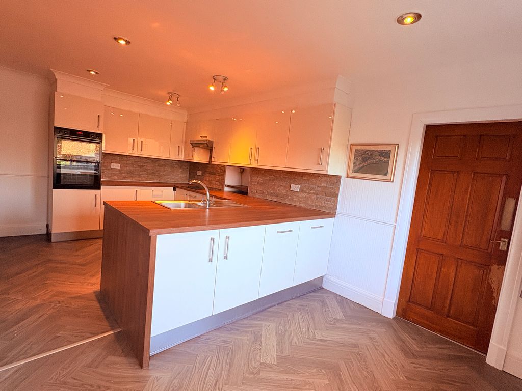 Property photo 2 of 21 Kitchen