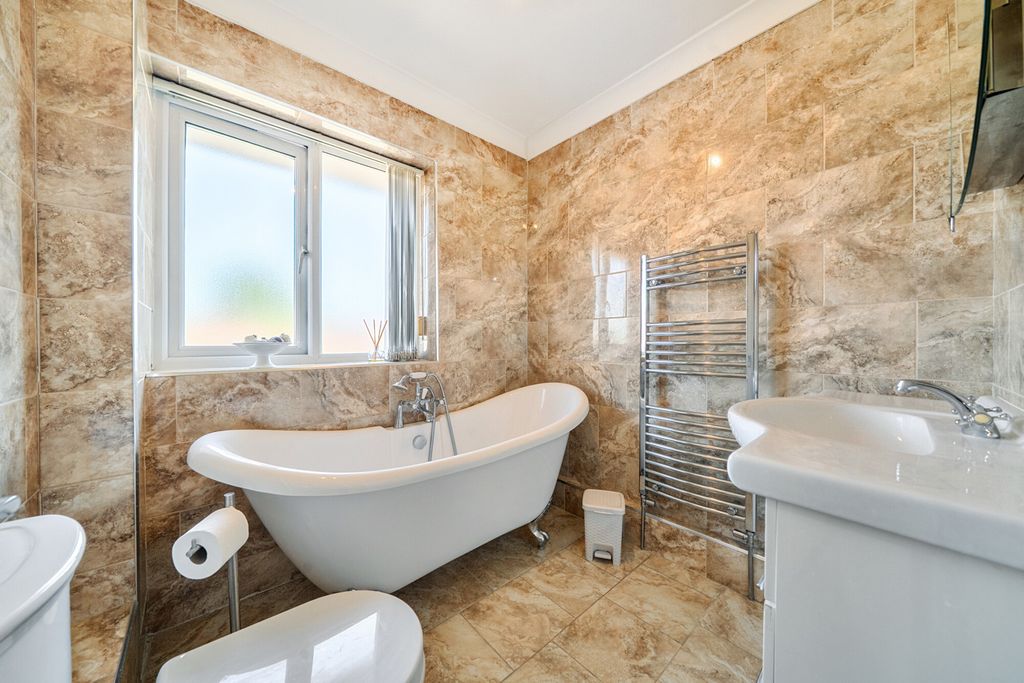 Property photo 3 of 29 1500462-11-6A70c2...