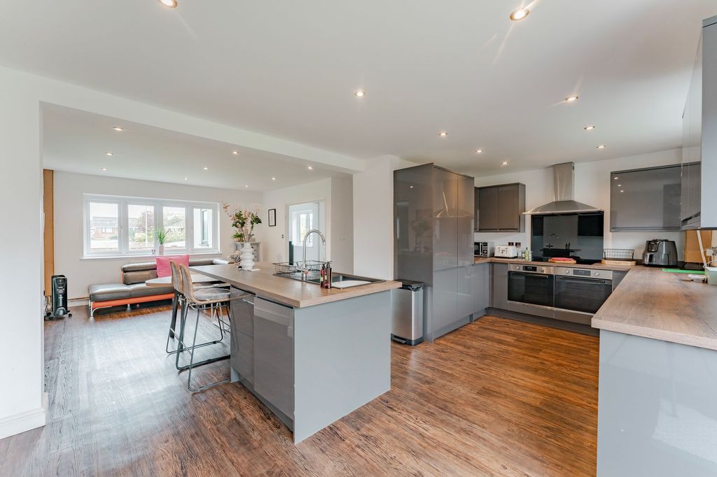 Property photo 2 of 24