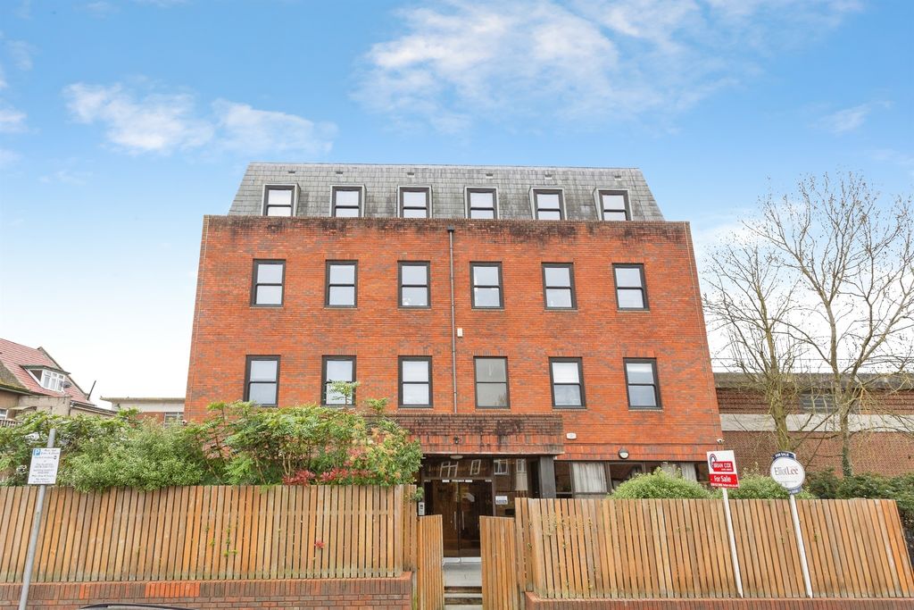 Property photo 1 of 9