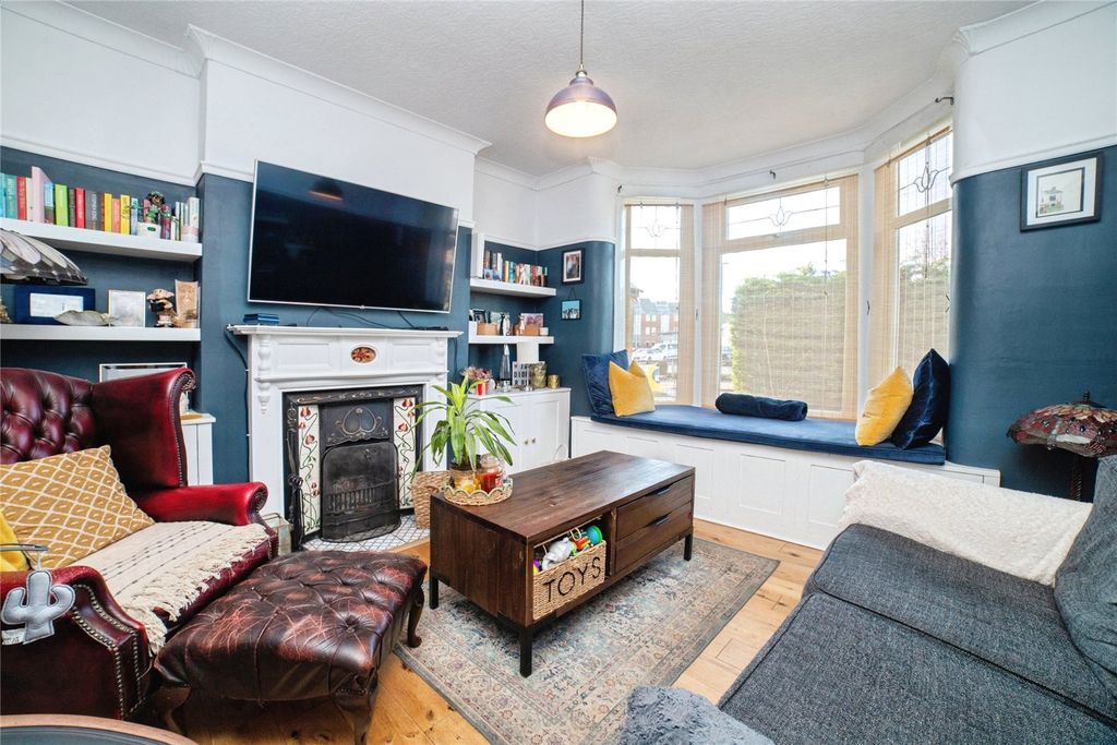 Property photo 2 of 19 Lounge