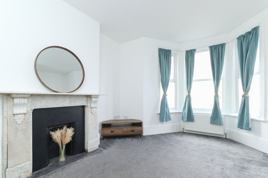 Property photo 2 of 11 Picture 2