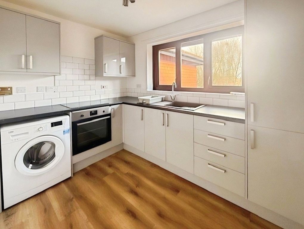 Property photo 3 of 7 Kitkchen