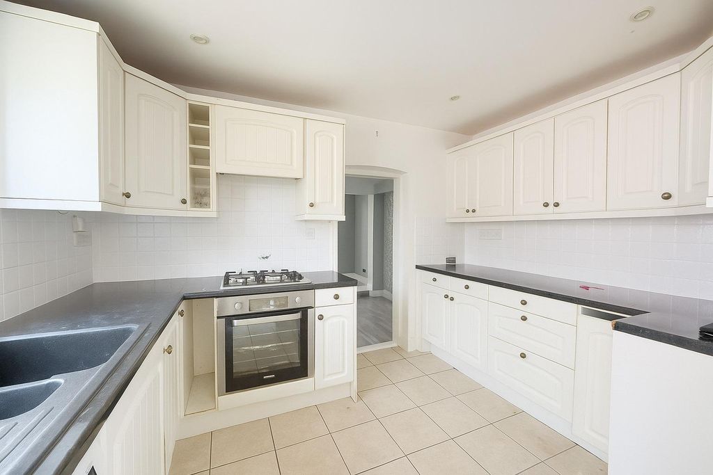 Property photo 2 of 9 Kitchen