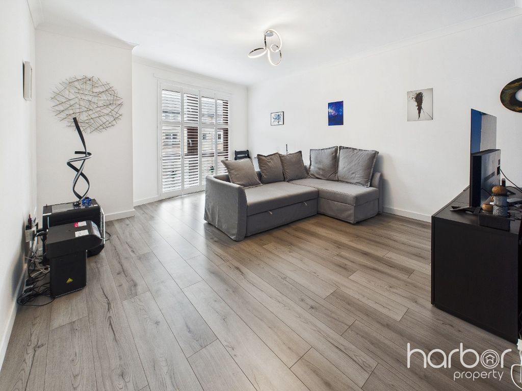 Property photo 2 of 18 4140436
