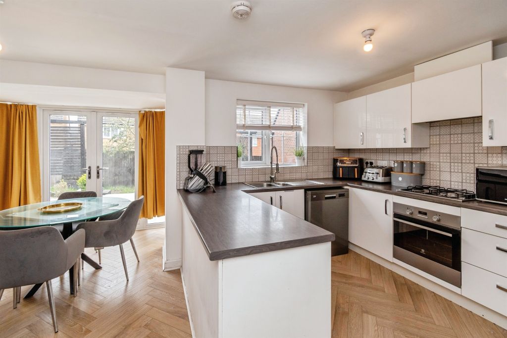 Property photo 2 of 20