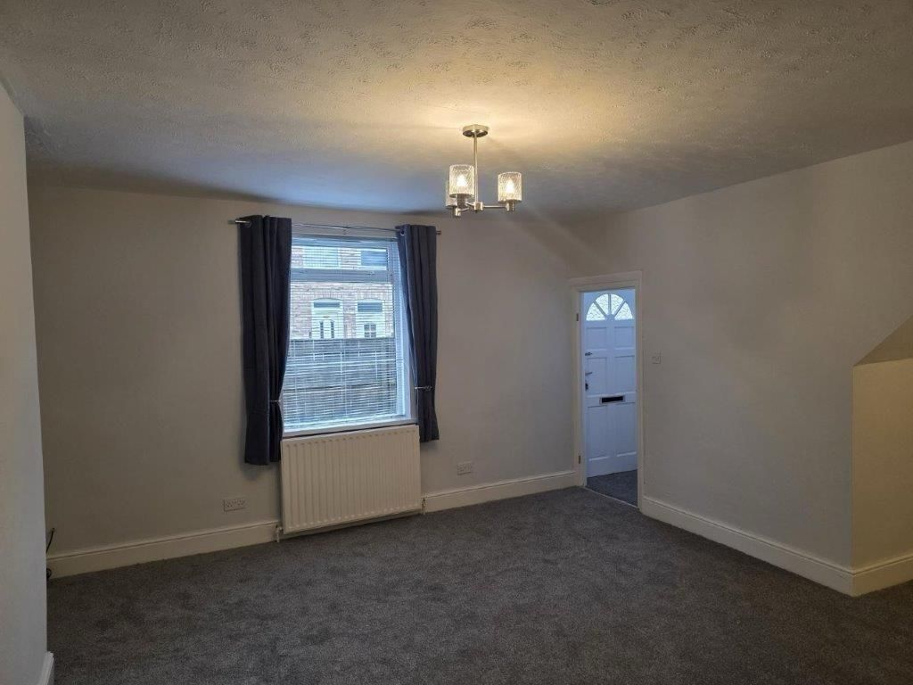 Property photo 2 of 11 1000087019.Jpg