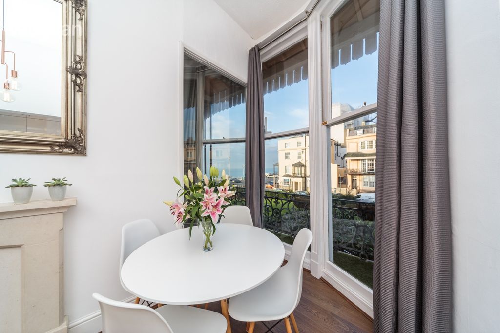 Property photo 3 of 10 Views