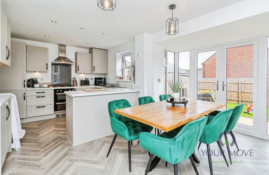 Property photo 3 of 17 Kitchen/Diner