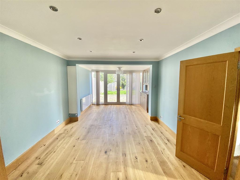 Property photo 3 of 18 Dining Room.Jpeg