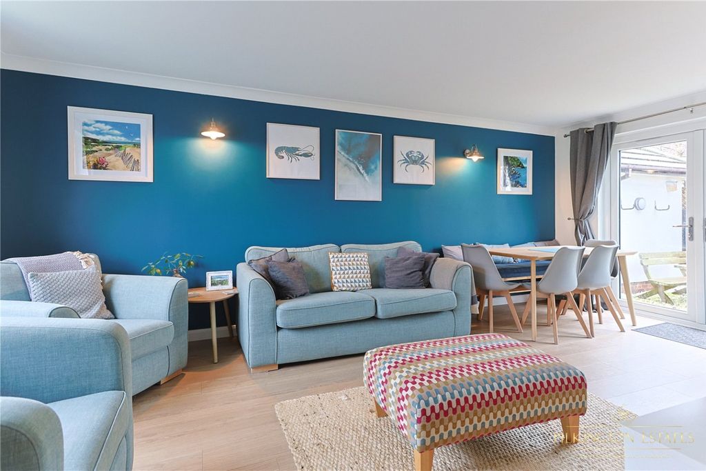 Property photo 2 of 11 4272411