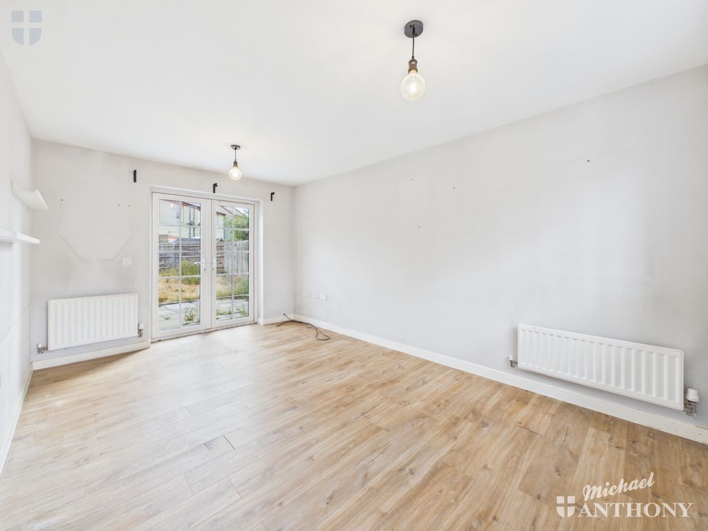 Property photo 3 of 17 Cam03852G0-Pr0767-Still005