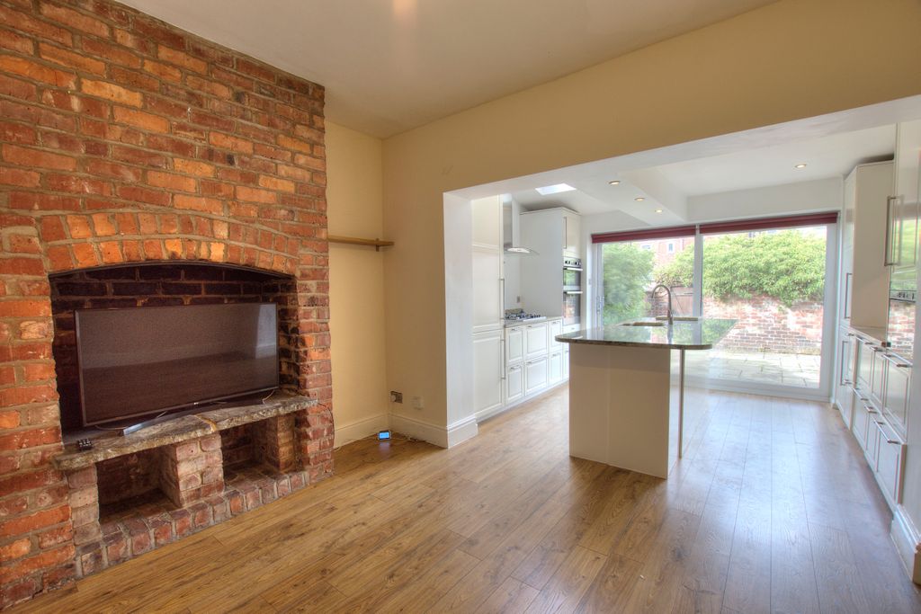 Property photo 2 of 21 2 Kitchen: Diner