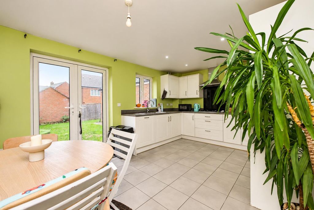 Property photo 2 of 17 Kitchen/Dining Room