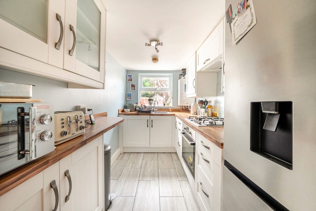 Property photo 3 of 17 1373809-10-690De9...