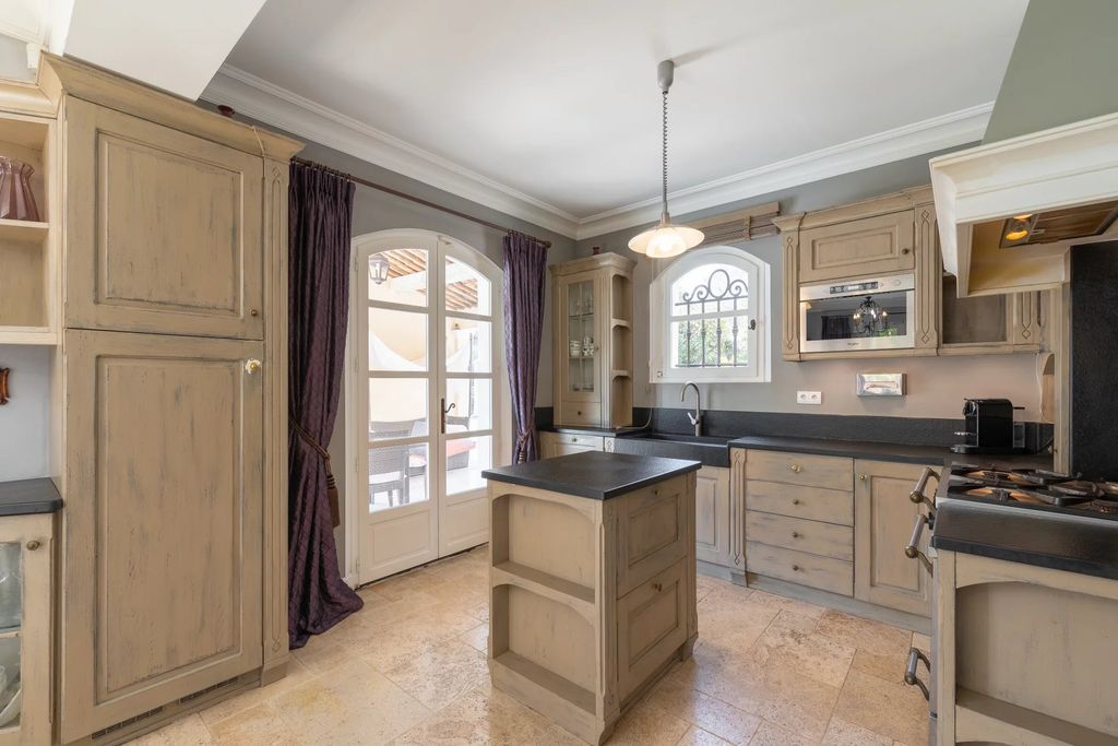 Property photo 3 of 28