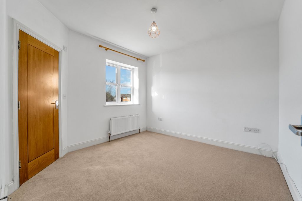 Property photo 3 of 10 4831334