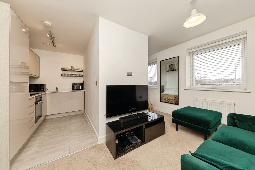 Property photo 2 of 33