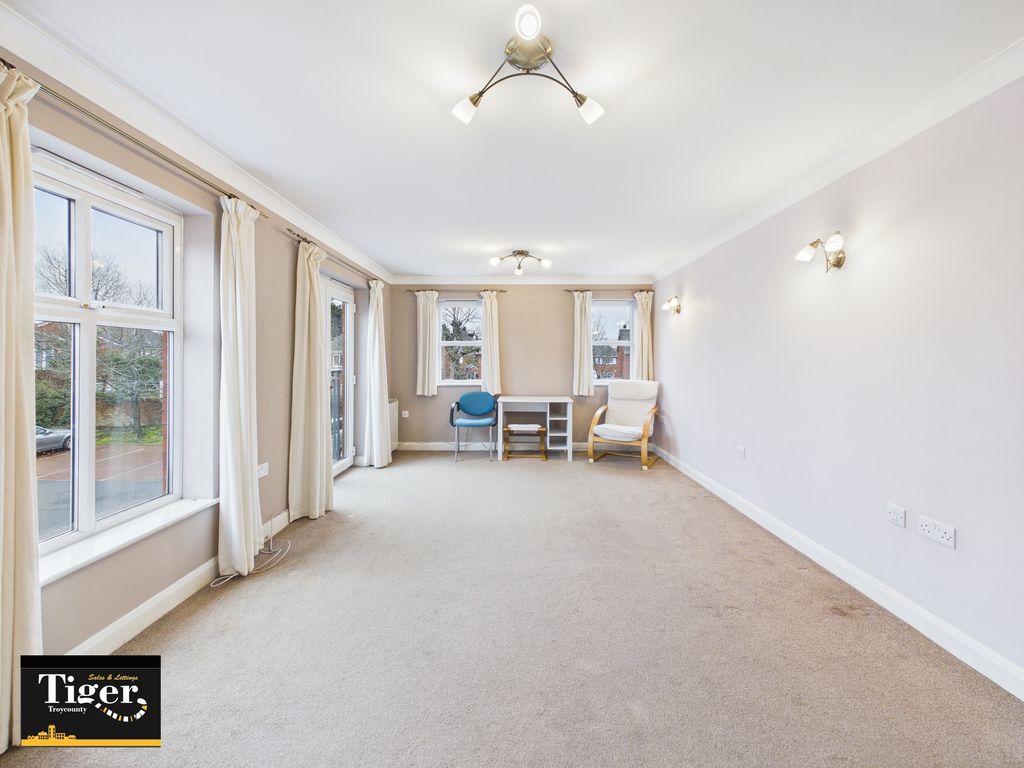 Property photo 3 of 22 Cam03440G0-Pr0535-Still002