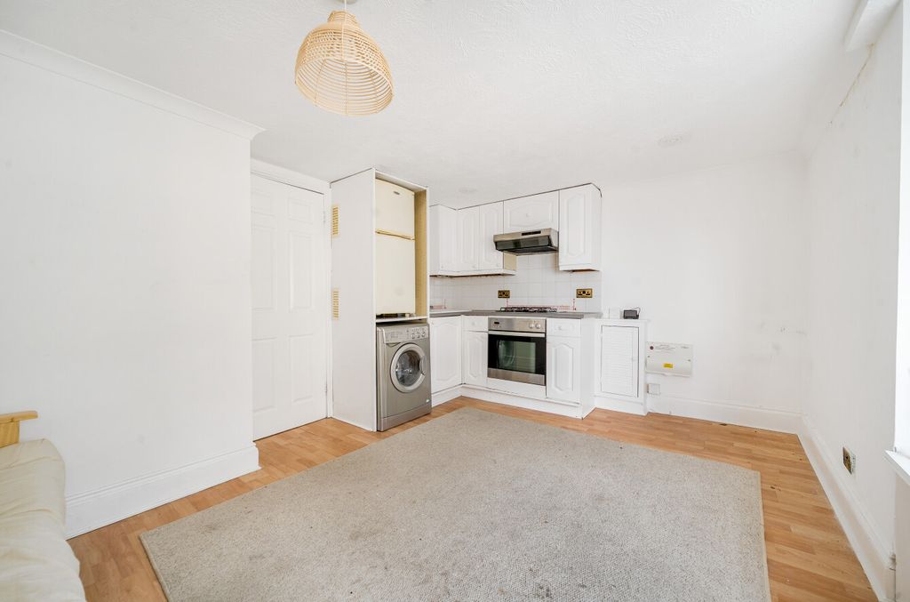 Property photo 2 of 15 1464862-6-6A07113...