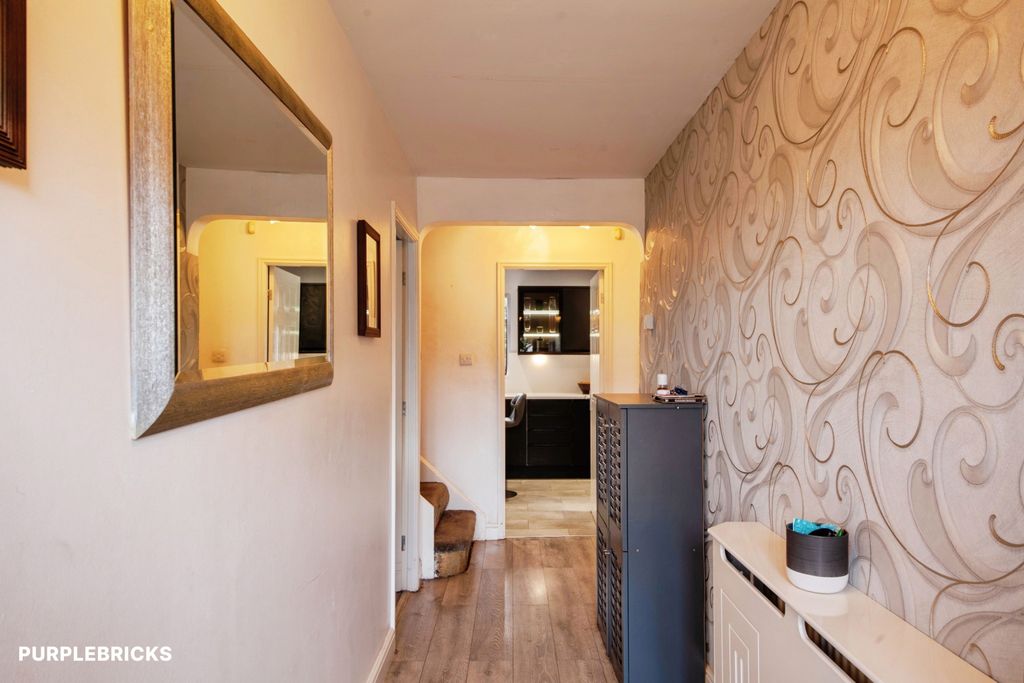 Property photo 2 of 26